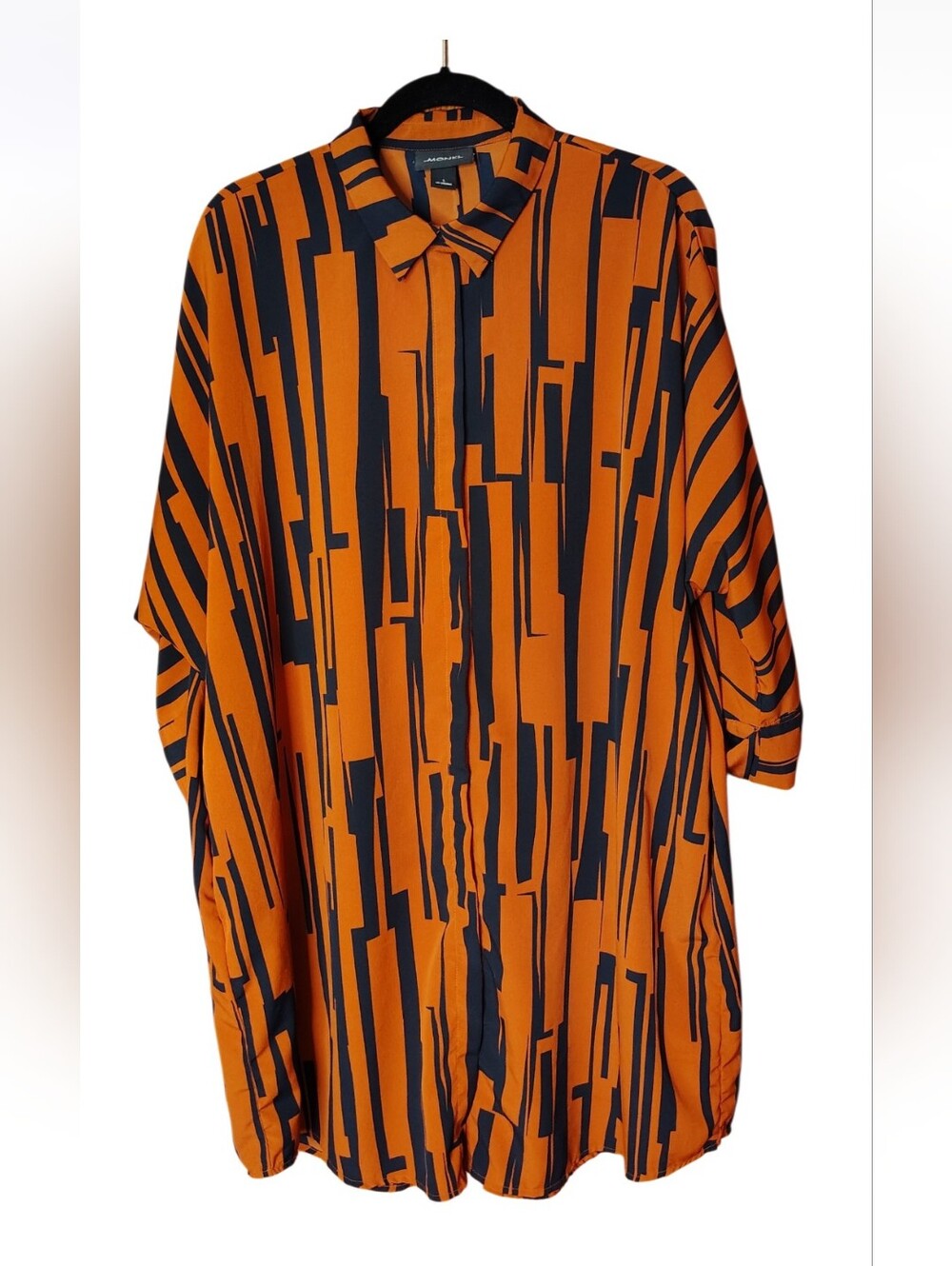 Women's  Orange & Black Geometric Button-Up Long Shirt Large